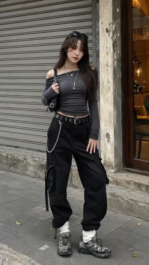 Dark Feminine Look #135