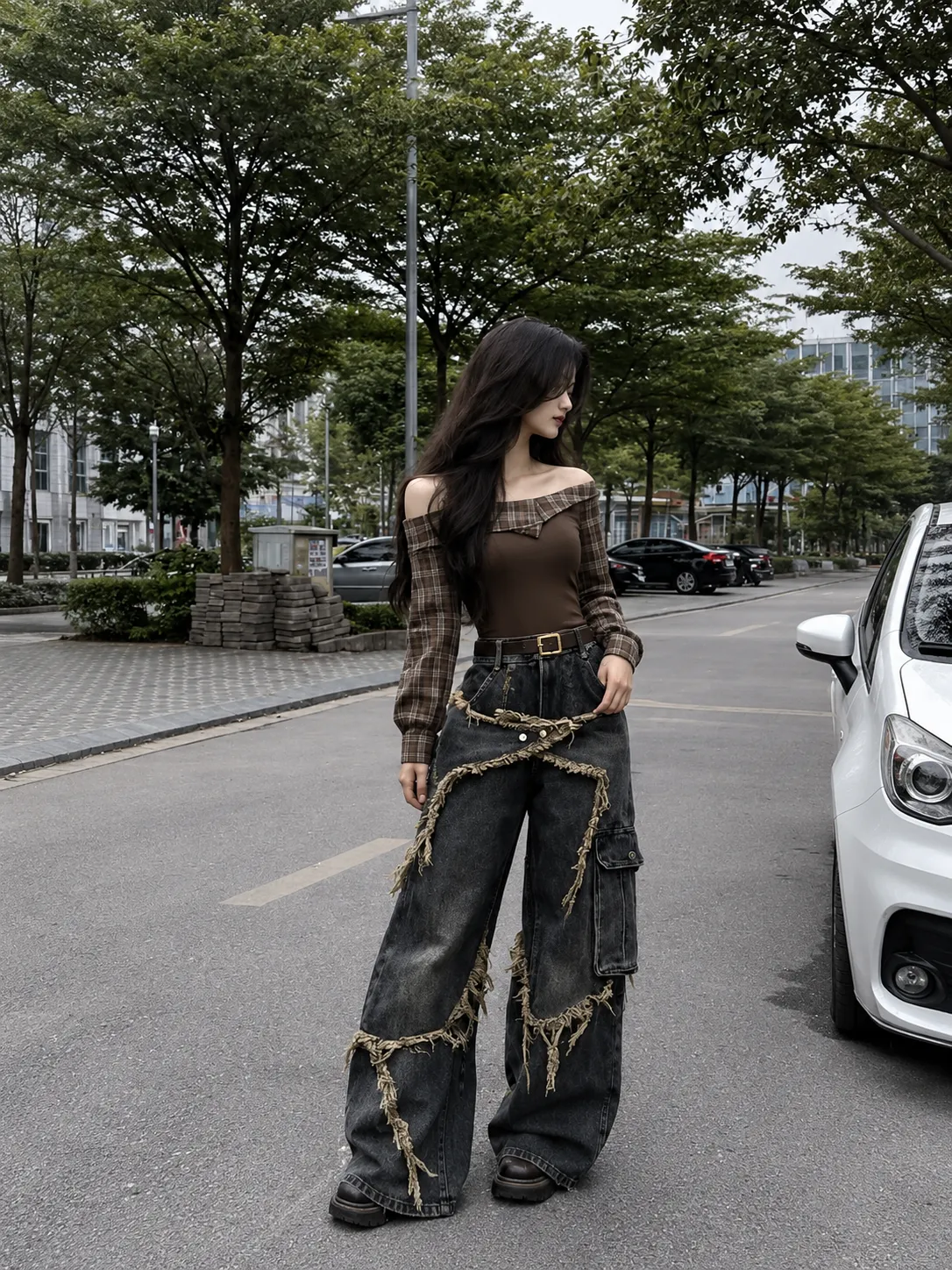 Look 04 dark feminine outfit với áo, quần, giày và phụ kiện badgirl street style
