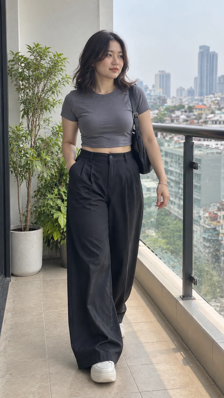 Crop top dài chạm cạp phối quần wide leg đen và platform shoes